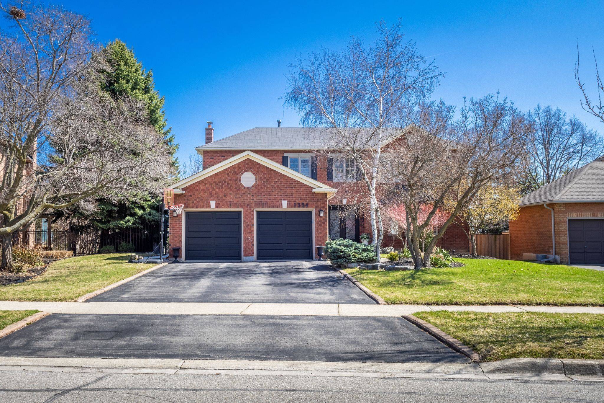 1354 Winterberry DR, Burlington, ON L7P 4T8