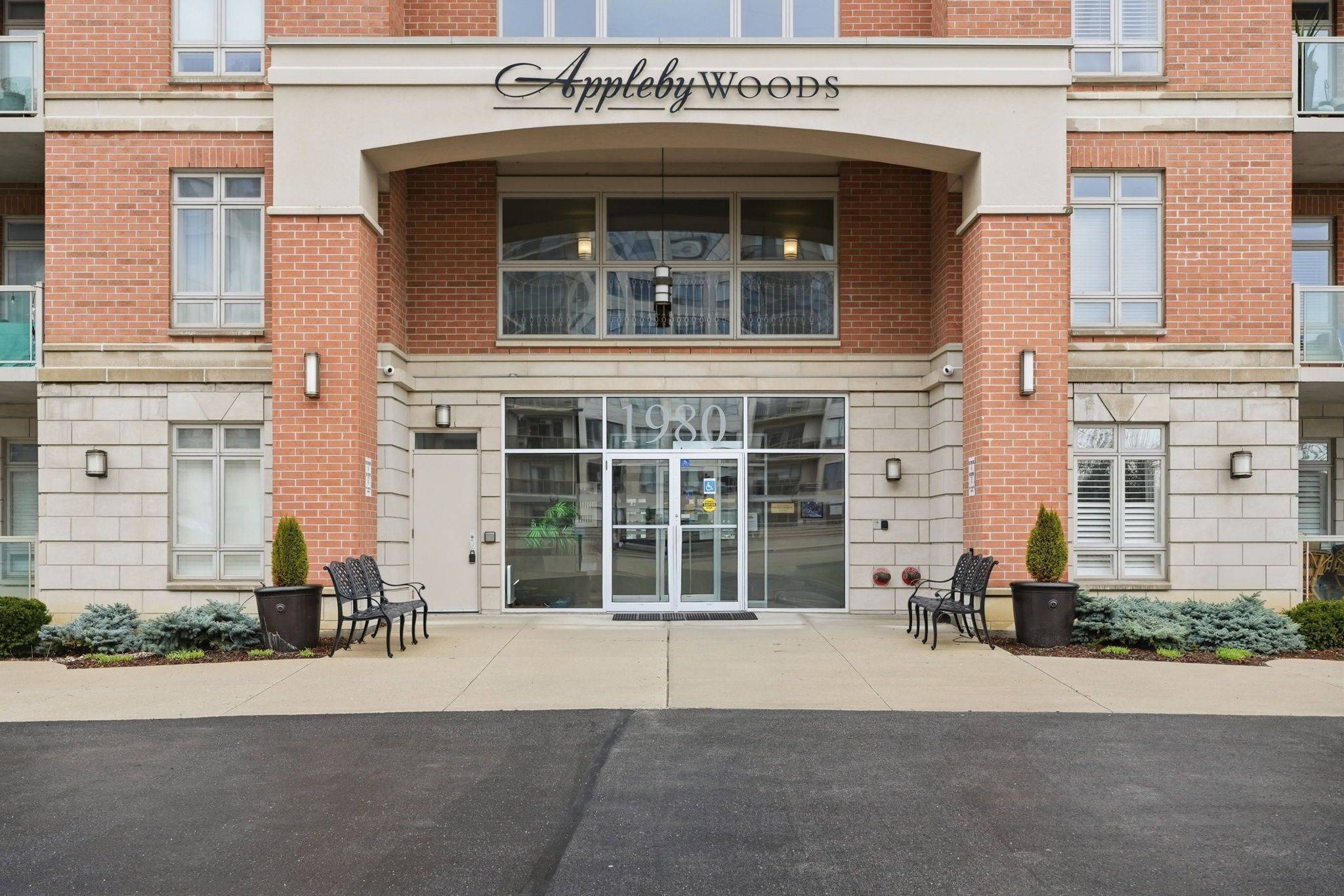 1980 Imperial WAY #103, Burlington, ON L7L 0E7