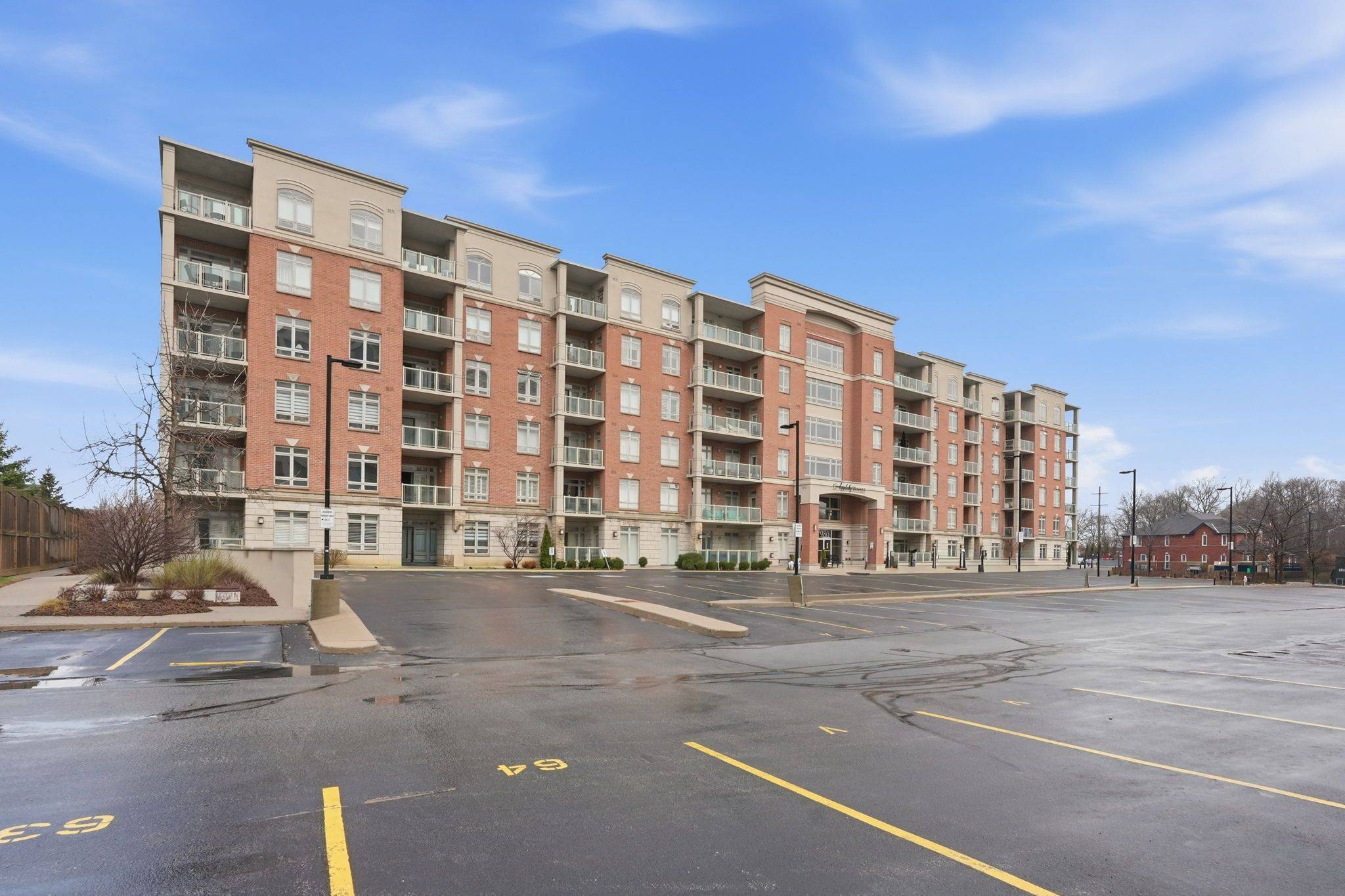 1980 Imperial WAY #103, Burlington, ON L7L 0E7