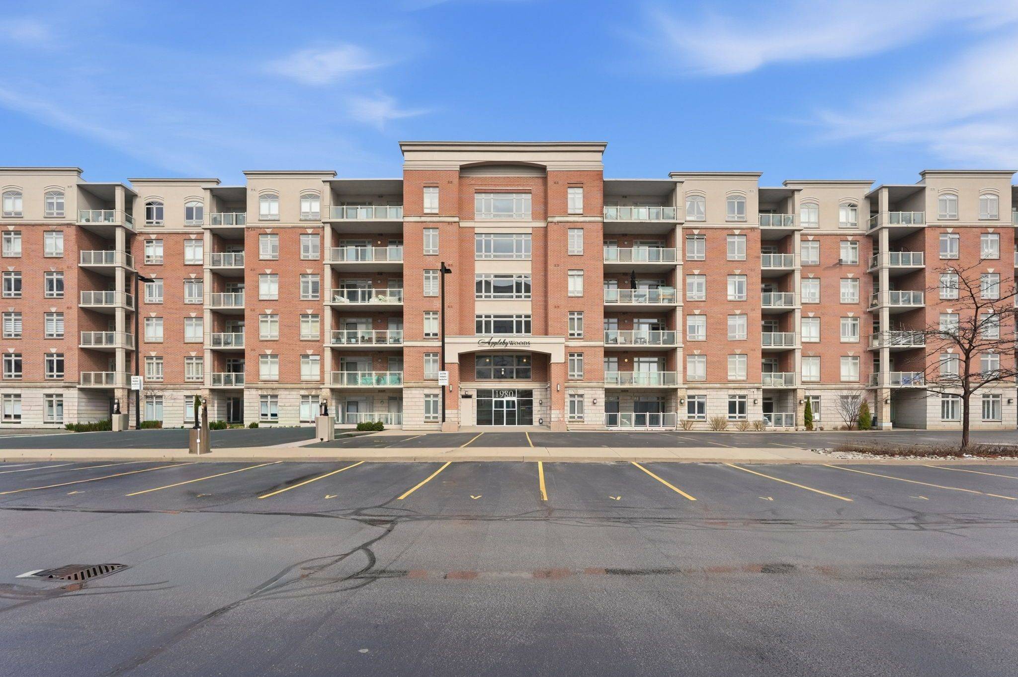 1980 Imperial WAY #103, Burlington, ON L7L 0E7