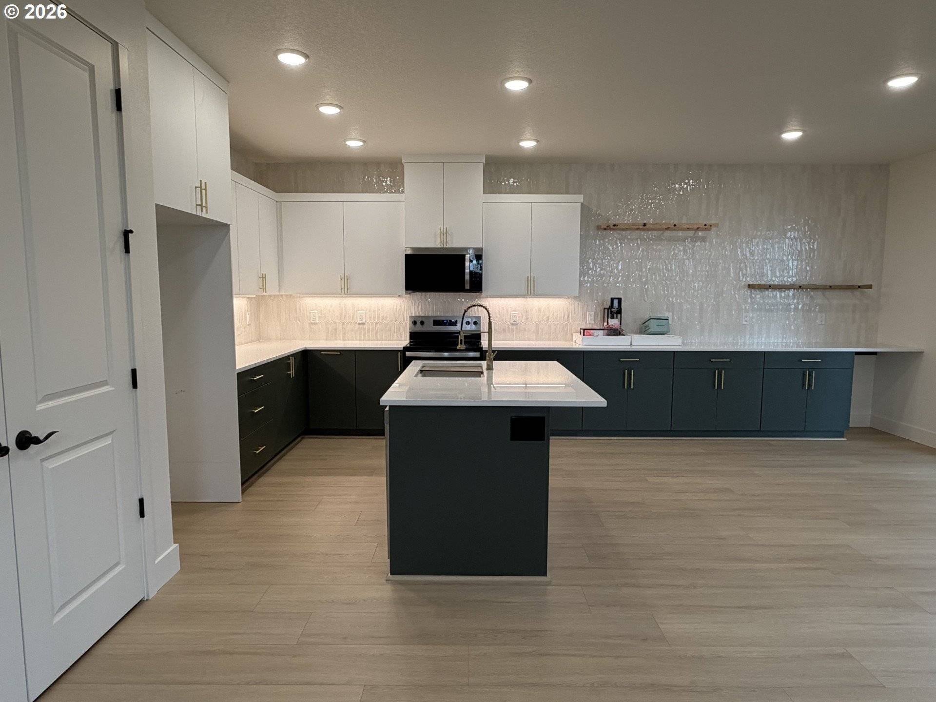 16073 Barlow Trail LN, Oregon City, OR 97045