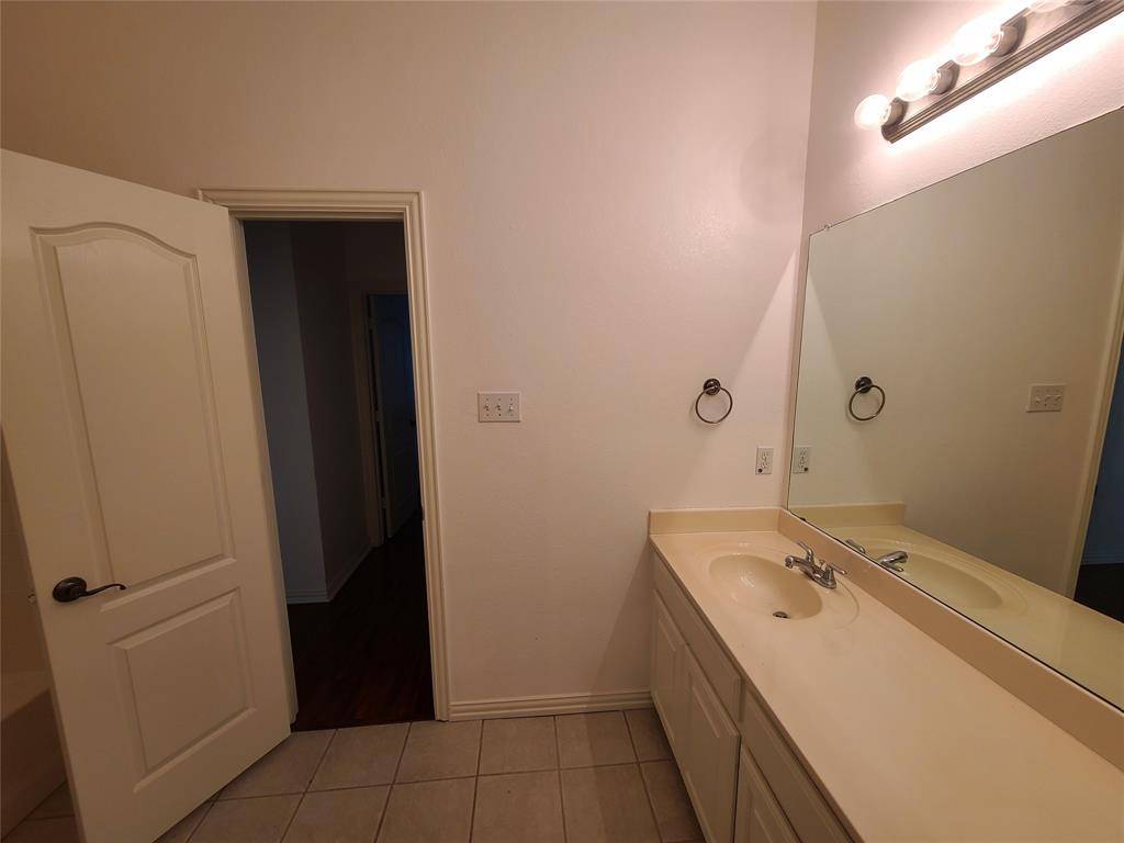 622 Manchester Drive, Mansfield, TX 76063