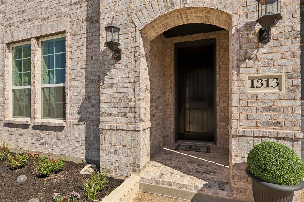 1313 Sundance Lane, Justin, TX 76247