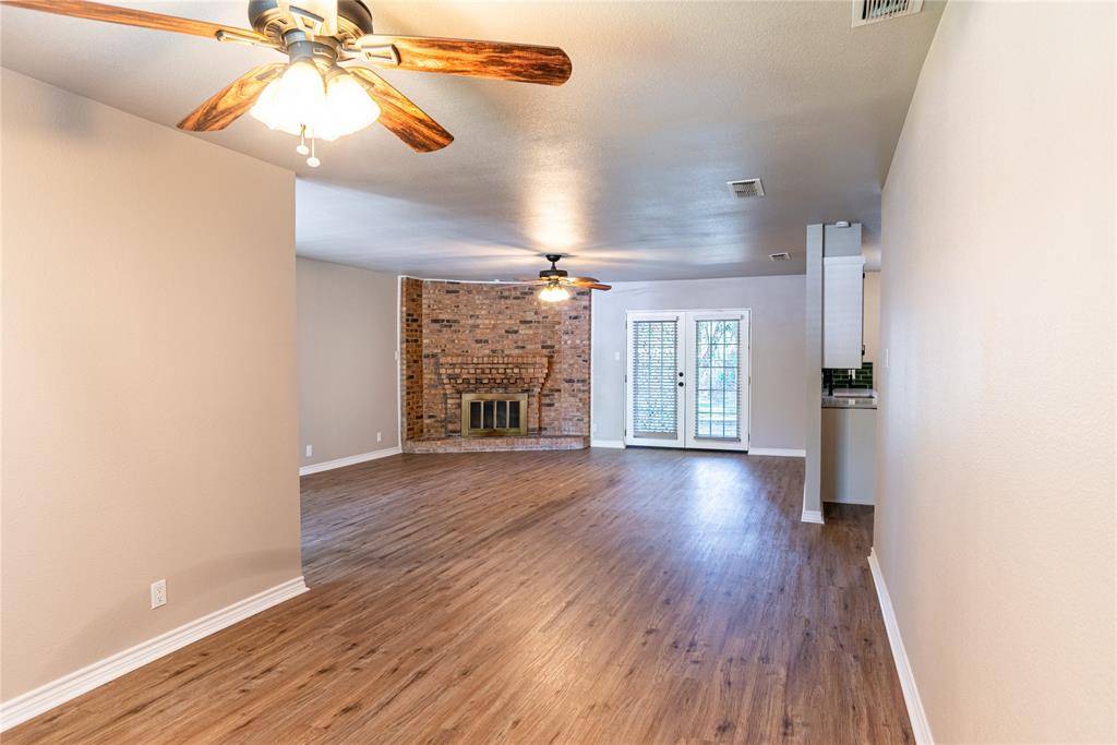 12 Brookhollow Circle, Gainesville, TX 76240