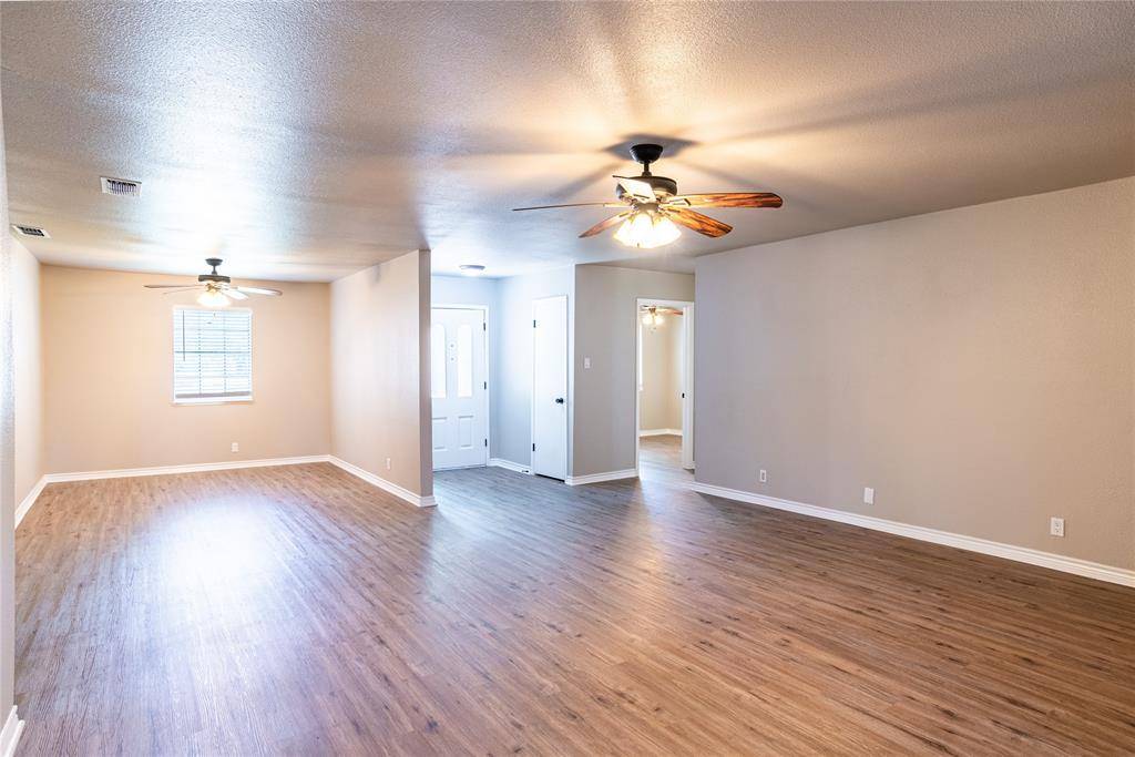 12 Brookhollow Circle, Gainesville, TX 76240