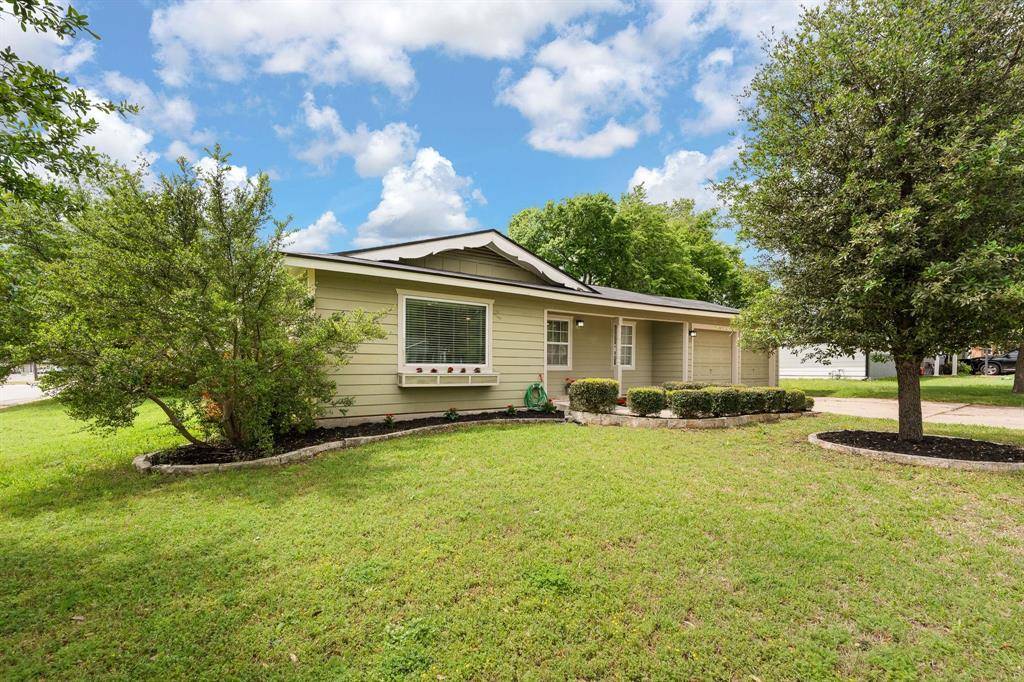 5328 Caroldean Street, Haltom City, TX 76117