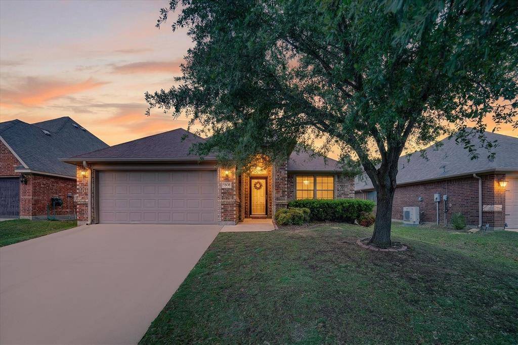 9808 Mullins Crossing Drive, Fort Worth, TX 76126