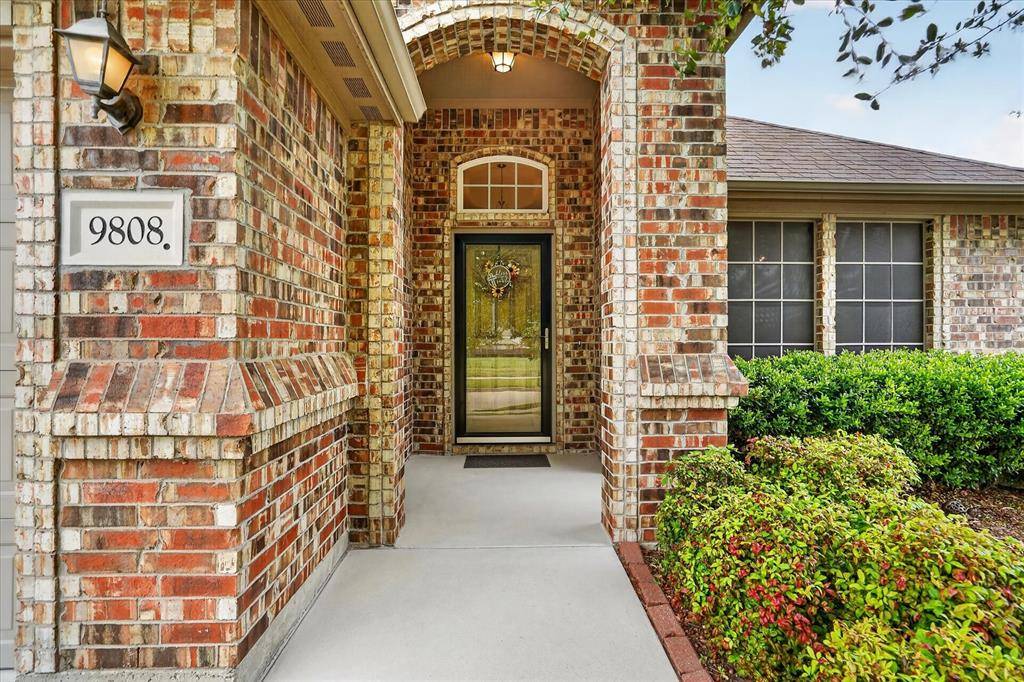 9808 Mullins Crossing Drive, Fort Worth, TX 76126