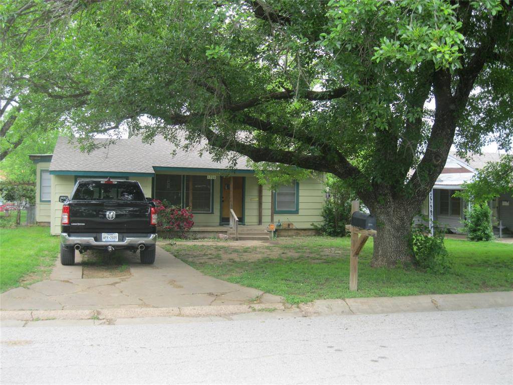 1206 W Dyer Street, Breckenridge, TX 76424