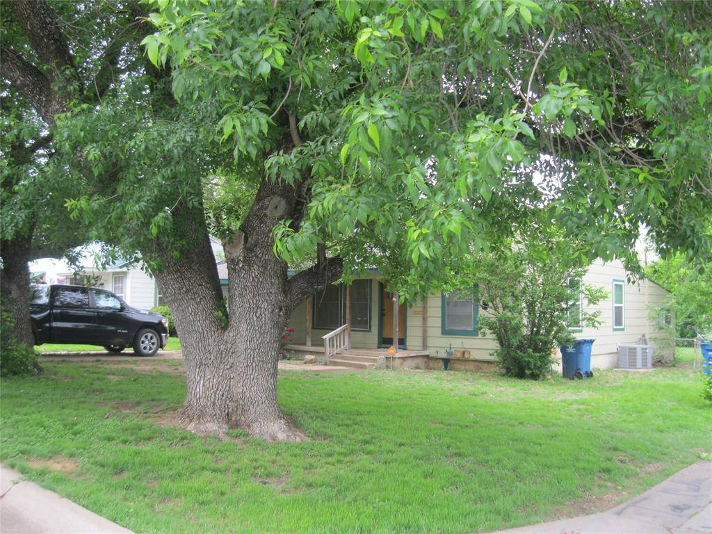 1206 W Dyer Street, Breckenridge, TX 76424