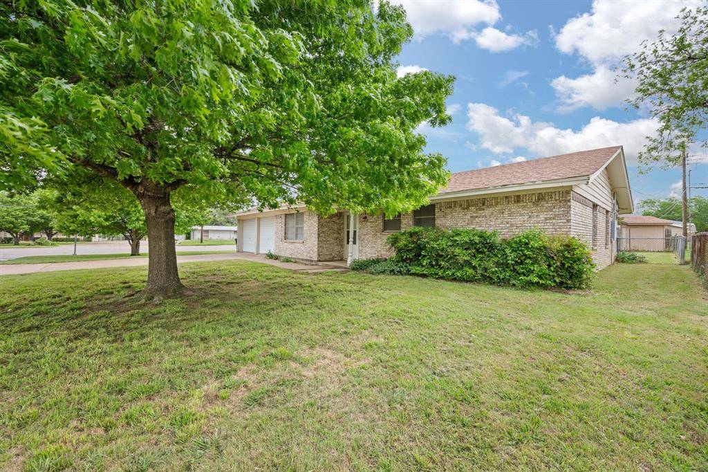 1912 Joslin Street, Cleburne, TX 76033
