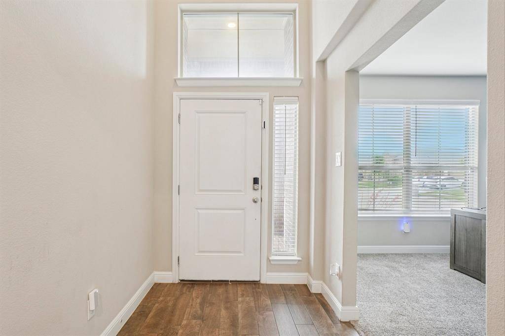 701 Indian Hawthorn Drive, Glenn Heights, TX 75154