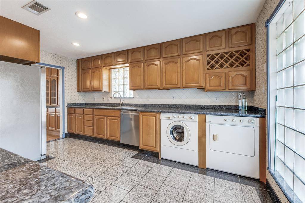 9210 Larchwood Drive, Dallas, TX 75238