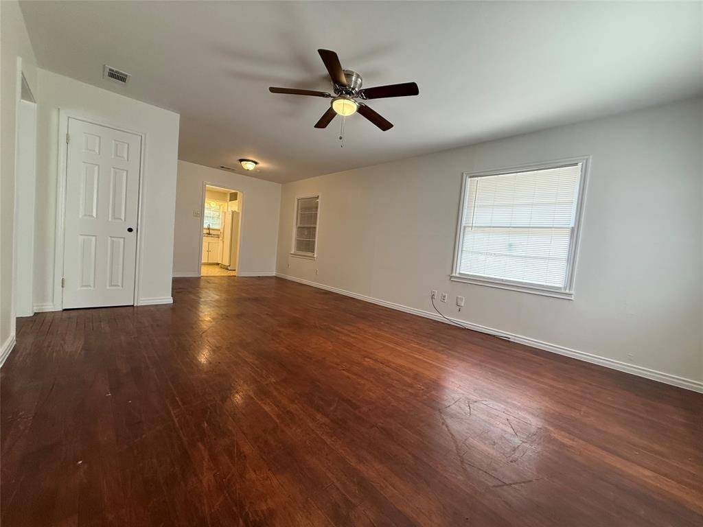 3205 Elva Avenue, Dallas, TX 75227