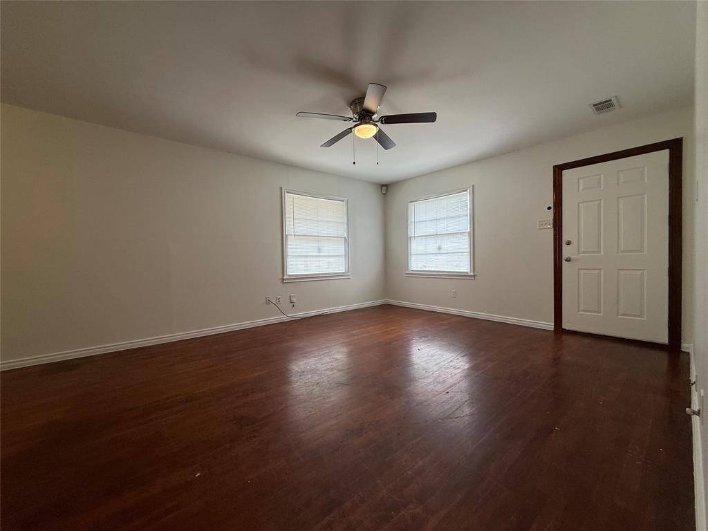 3205 Elva Avenue, Dallas, TX 75227