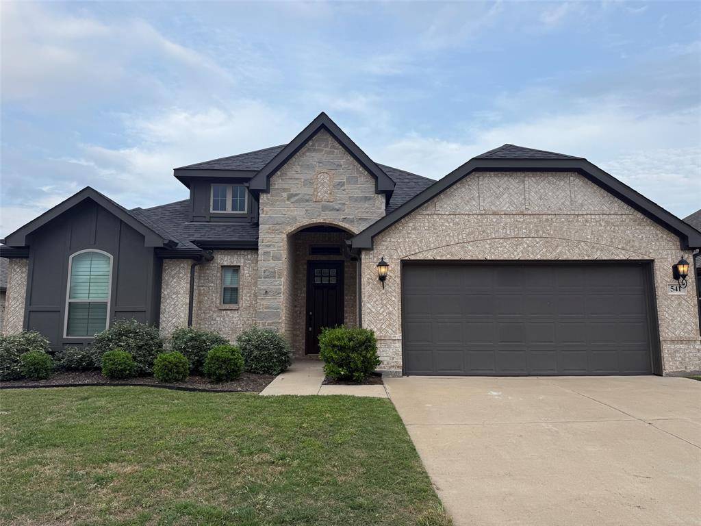 541 Molly Lane, Keene, TX 76059