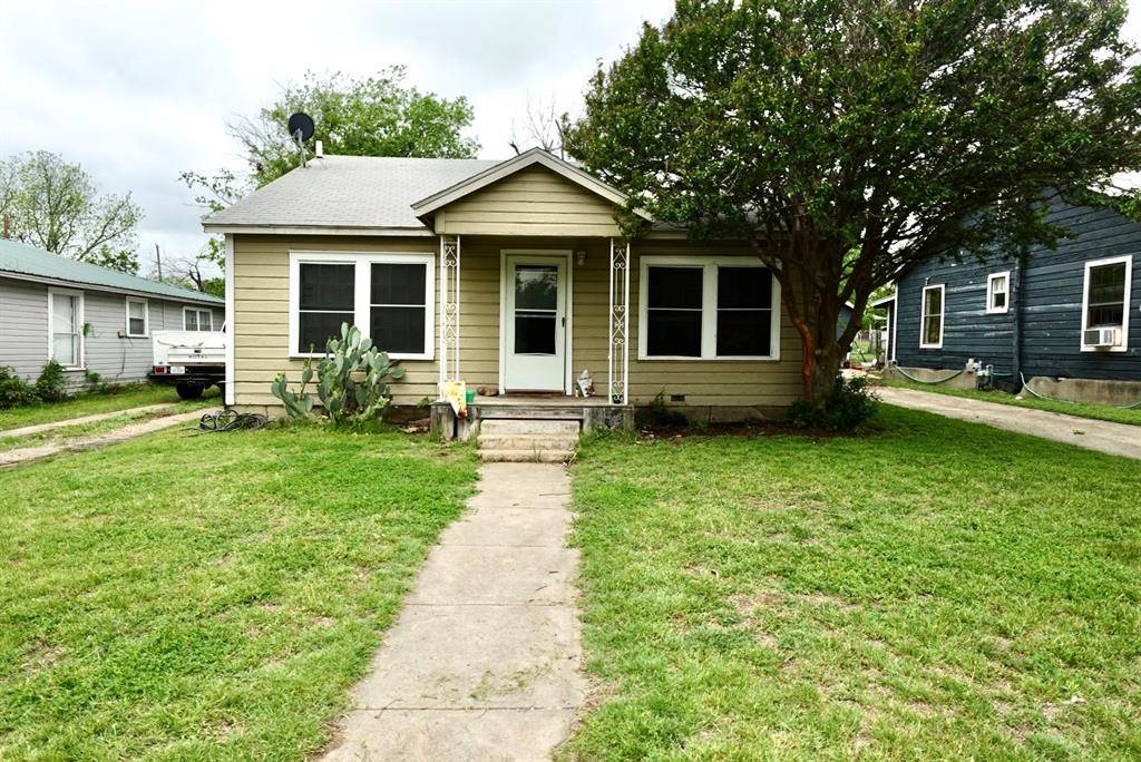 107 S Williams Drive, Comanche, TX 76442