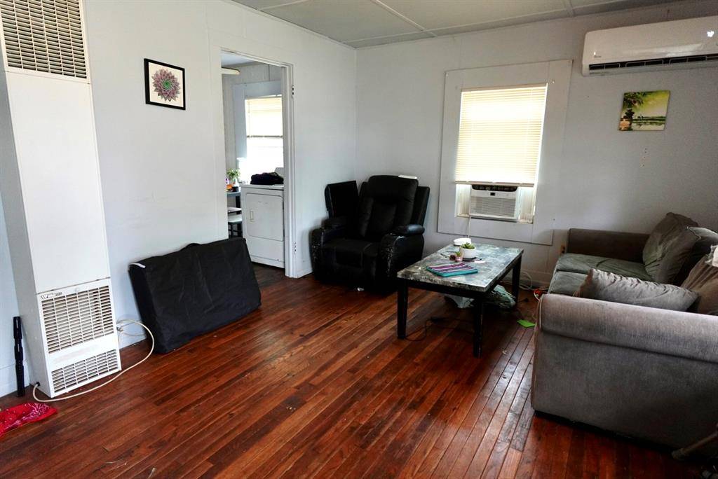 107 S Williams Drive, Comanche, TX 76442