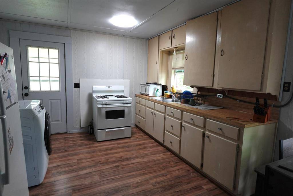 107 S Williams Drive, Comanche, TX 76442