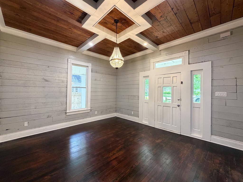 405 E Denton Street, Ennis, TX 75119