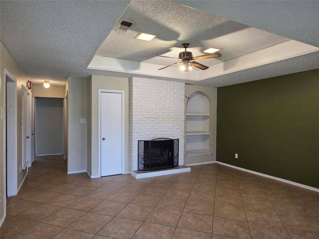 1613 S Bent Tree Trail, Grand Prairie, TX 75052