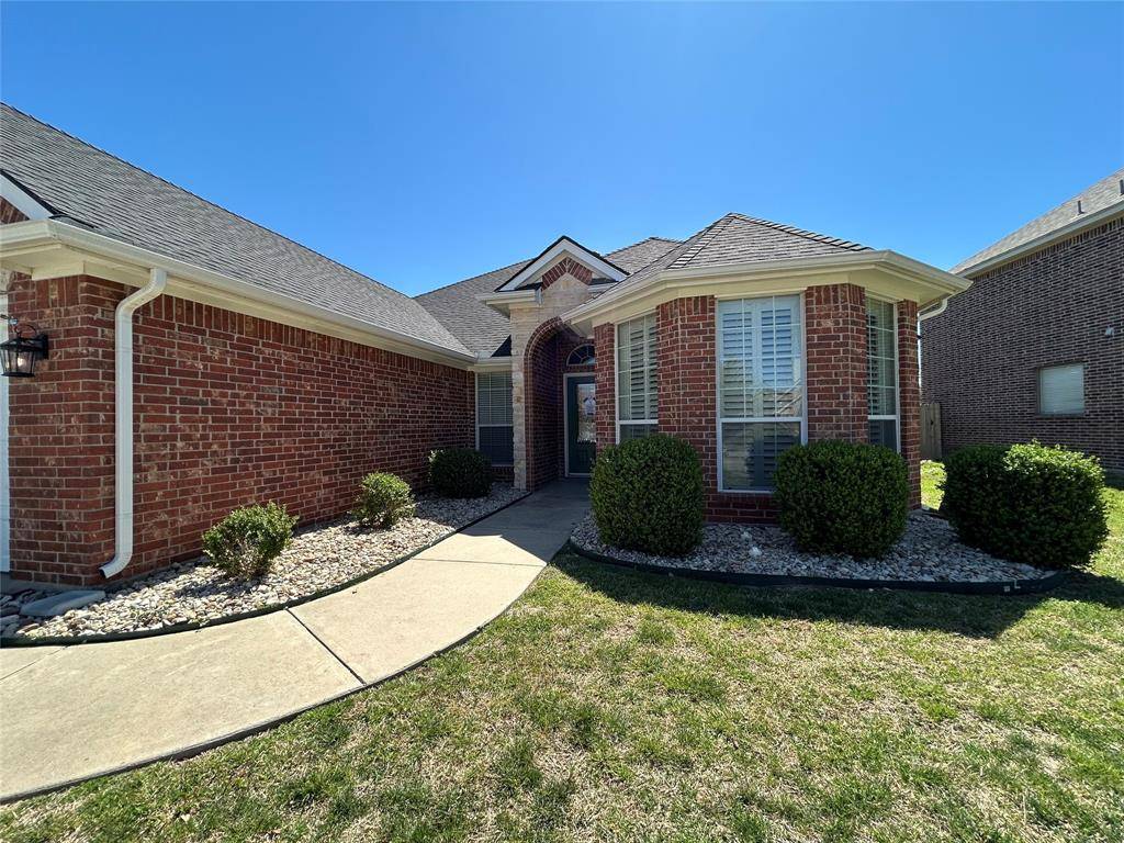 8445 Arroyo Lane, Benbrook, TX 76126