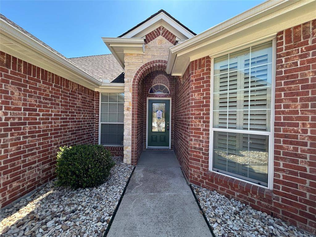 8445 Arroyo Lane, Benbrook, TX 76126