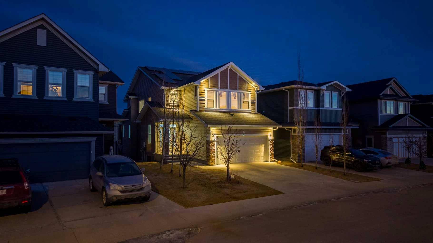 99 Evansglen CIR NW, Calgary, AB T3P 0W8