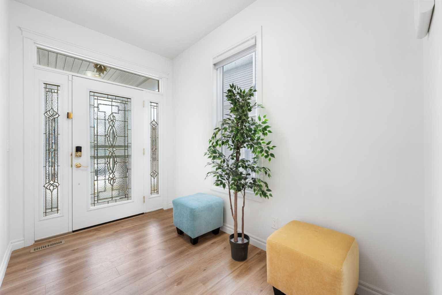 99 Evansglen CIR NW, Calgary, AB T3P 0W8