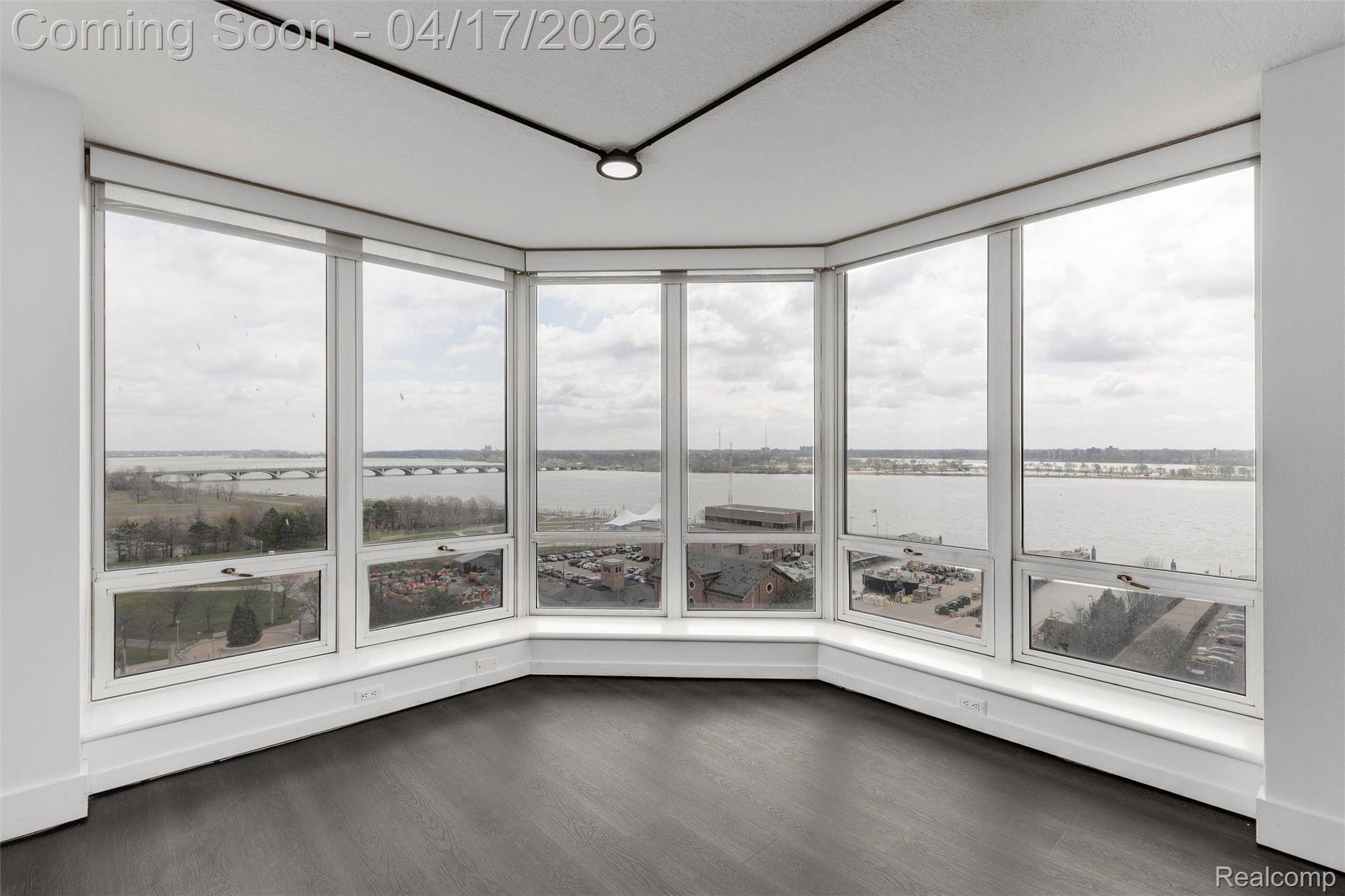 250 E Harbortown DR #1209, Detroit, MI 48207