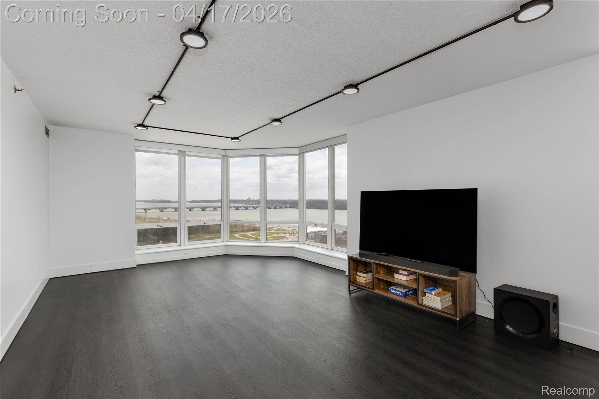 250 E Harbortown DR #1209, Detroit, MI 48207