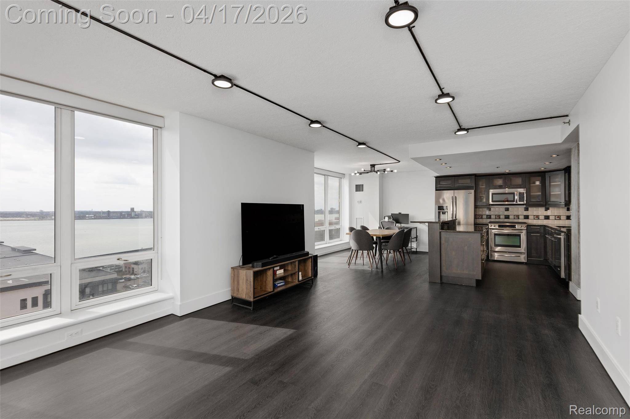 250 E Harbortown DR #1209, Detroit, MI 48207