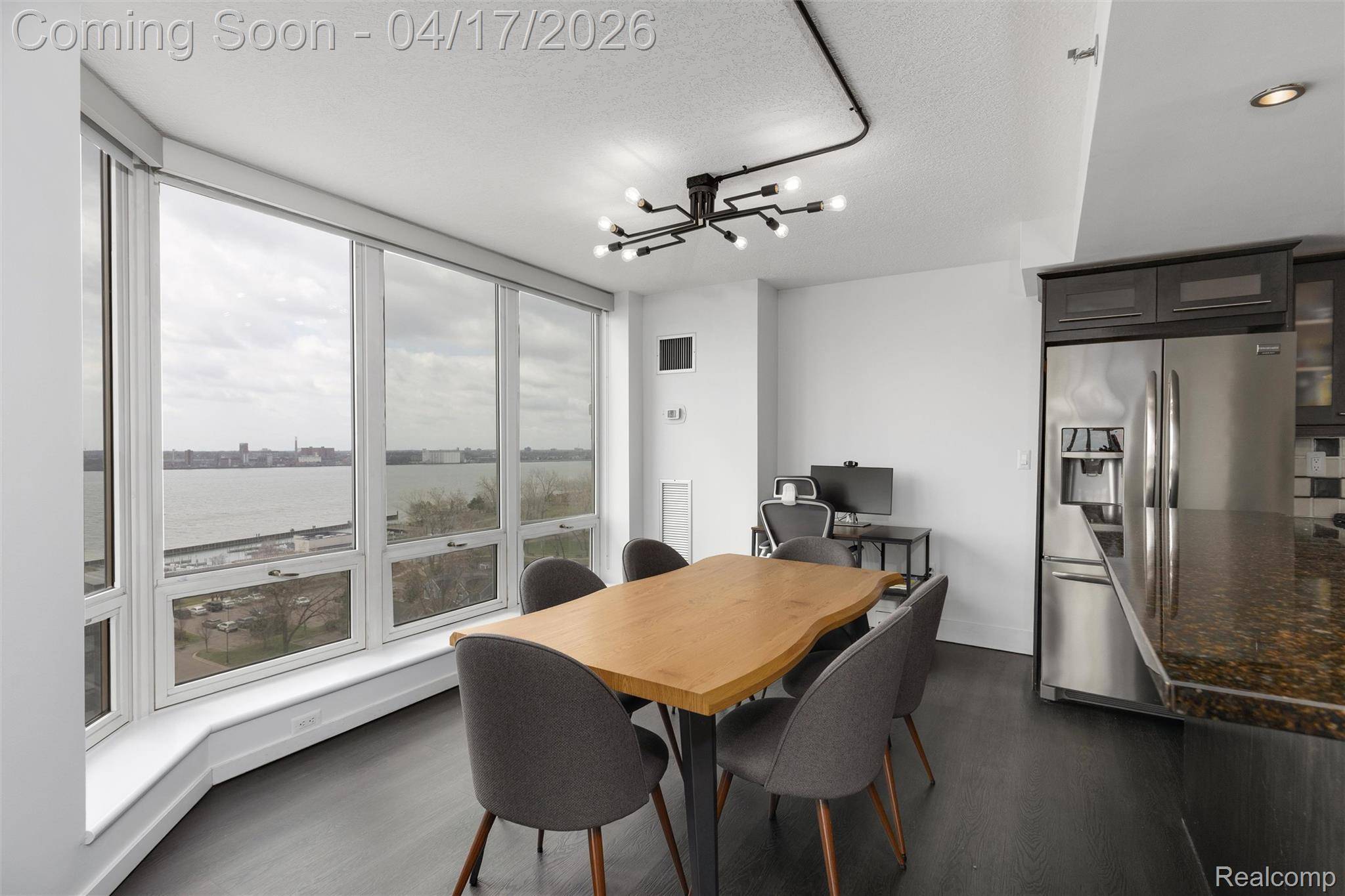 250 E Harbortown DR #1209, Detroit, MI 48207