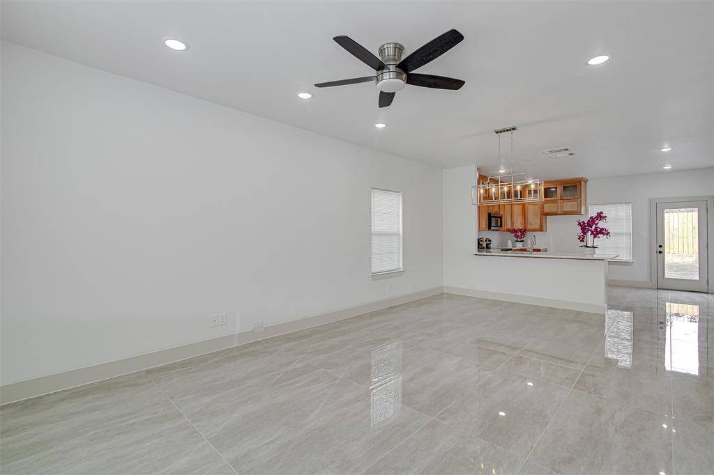 3157 N Glen Garden Drive, Fort Worth, TX 76119