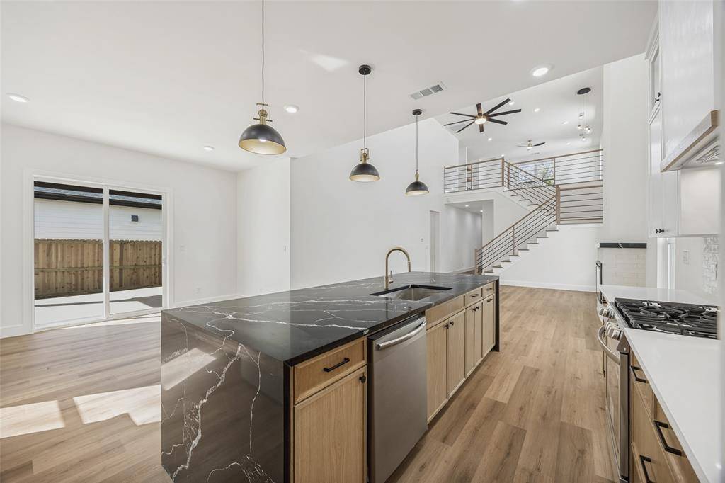 3910 Harlingen, Dallas, TX 75212