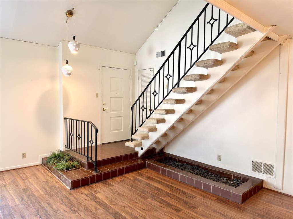 1102 N Edwards Court, Irving, TX 75062