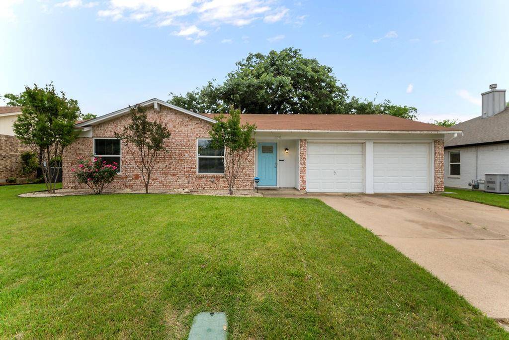 1041 Barber Street, Hurst, TX 76053