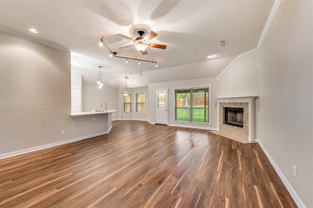 4817 Dogleg Drive, Haltom City, TX 76117