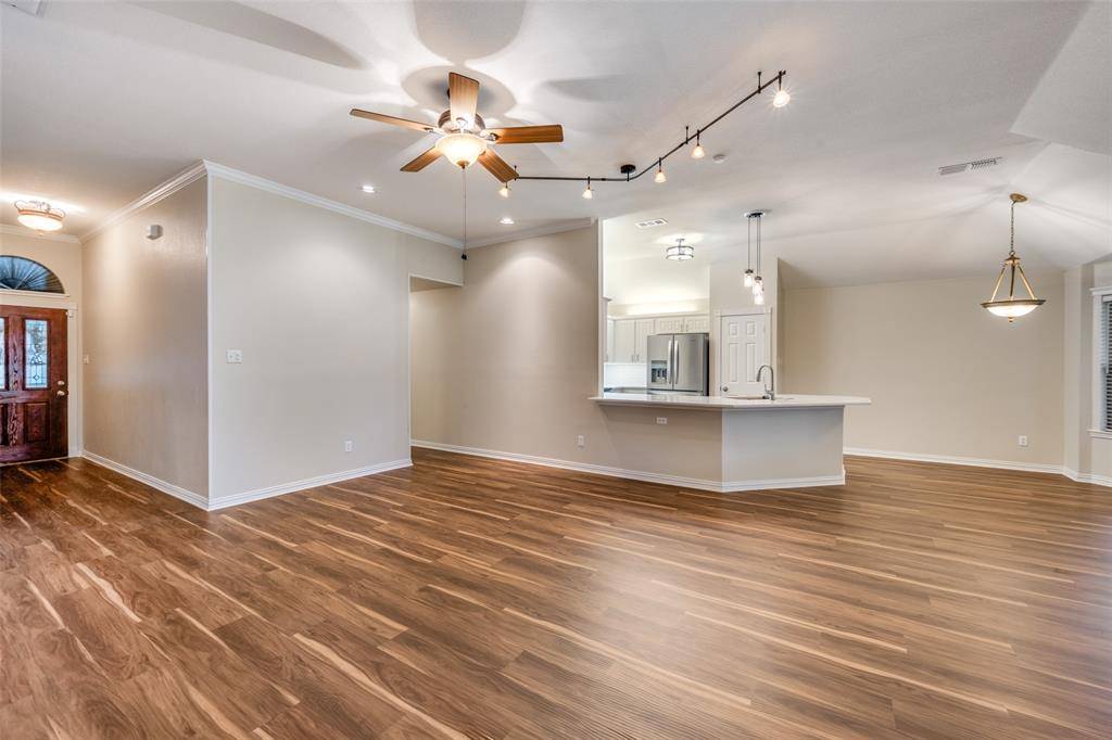 4817 Dogleg Drive, Haltom City, TX 76117