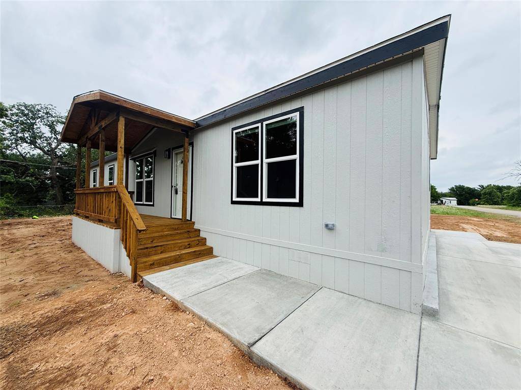 5900 Arrowhead Drive, Granbury, TX 76048