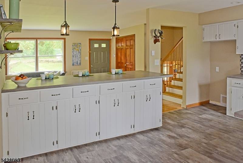 3 Lew May Dr, Andover Twp., NJ 07860