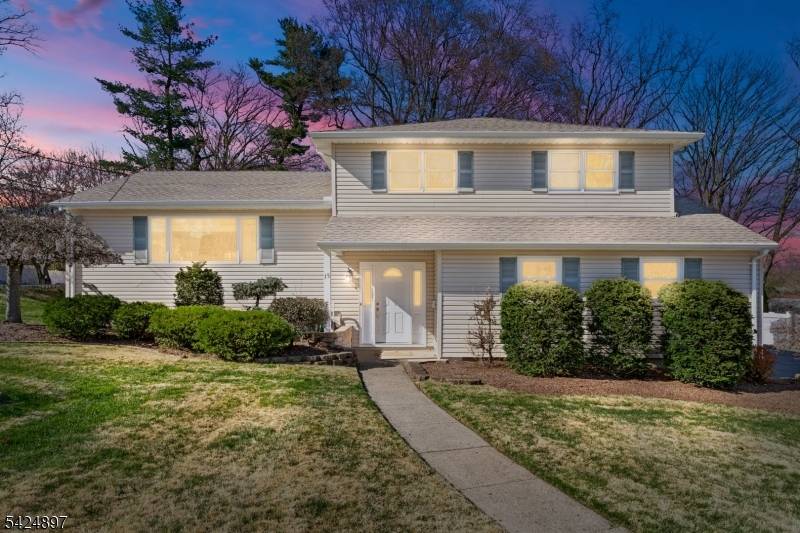 15 Stuckler Ln, Wayne Twp., NJ 07470