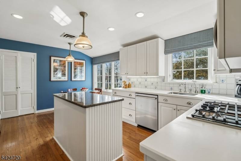 21 Tremont Ter, Livingston Twp., NJ 07039