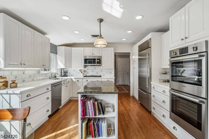 21 Tremont Ter, Livingston Twp., NJ 07039