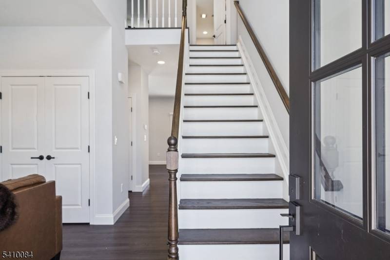 127 W End Ave, Hopatcong Boro, NJ 07843