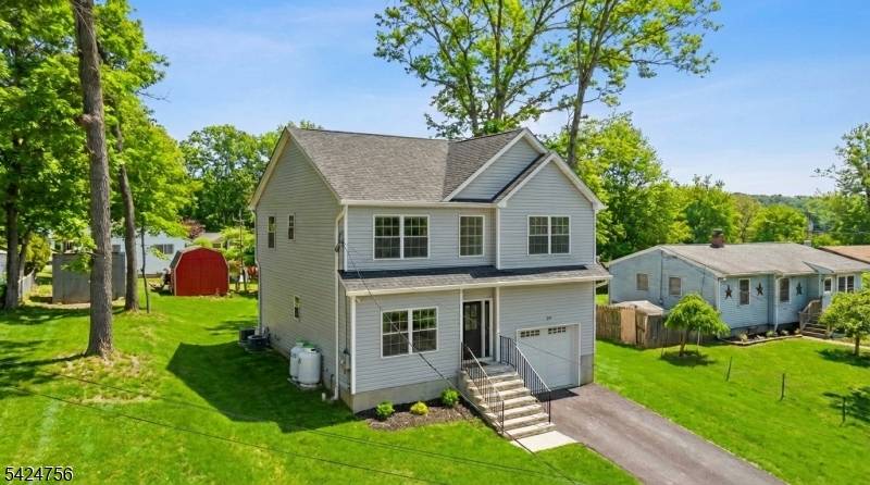 127 W End Ave, Hopatcong Boro, NJ 07843