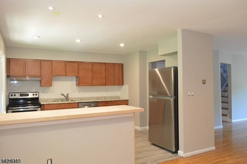 89 Forsythia Ln #A, Paramus Boro, NJ 07652