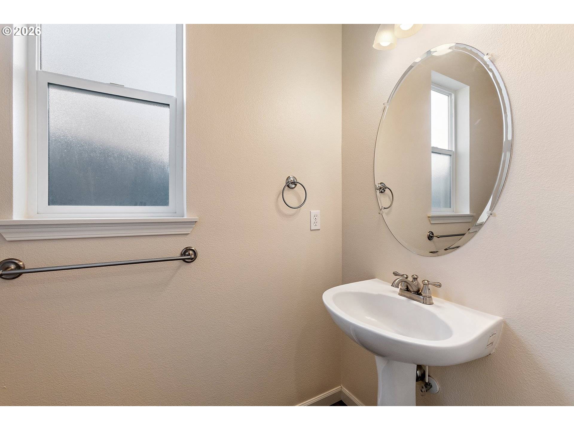 2538 BAINES BLVD, Hubbard, OR 97032