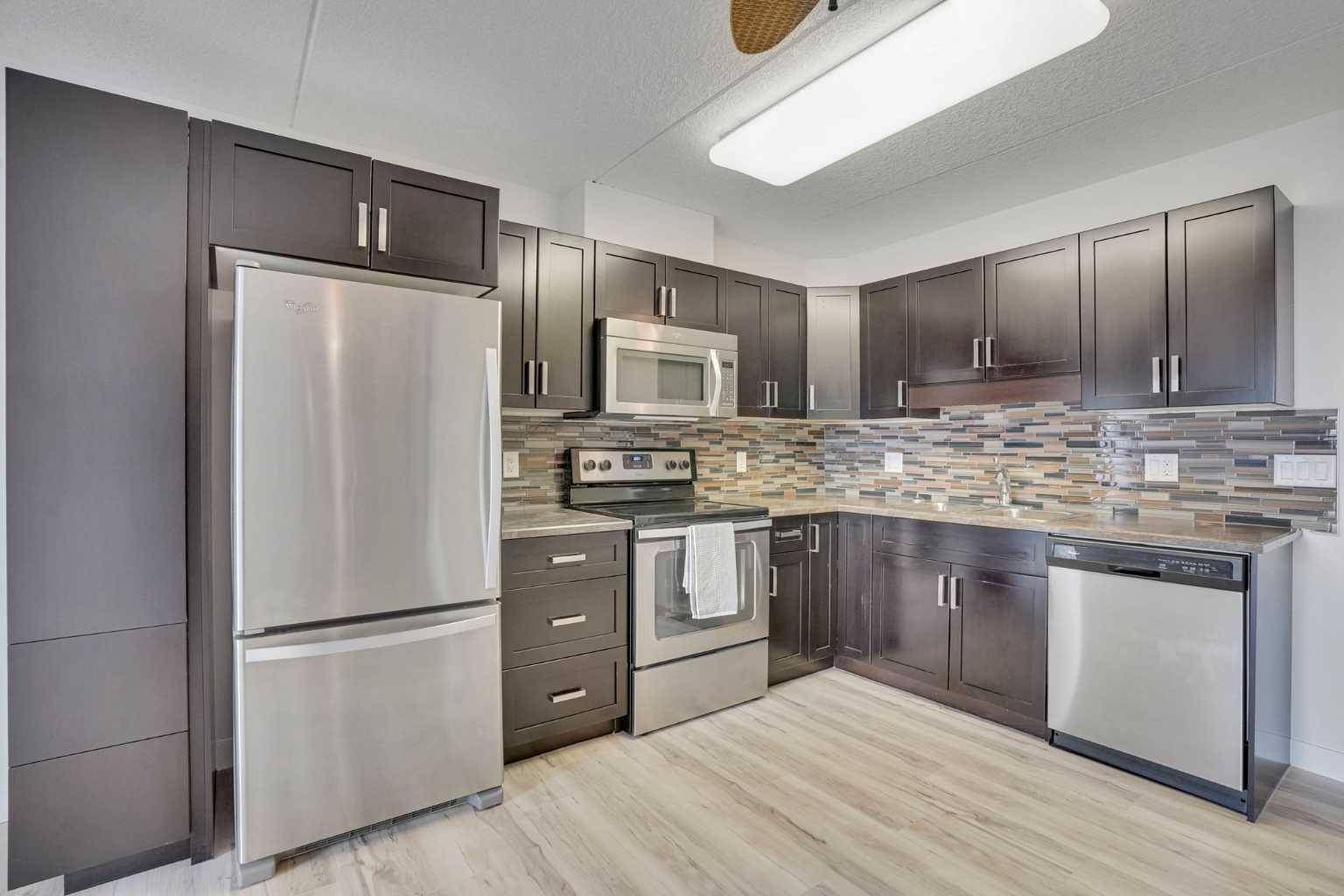 408 1 AVE SE #202, Diamond Valley, AB T0L 0H0