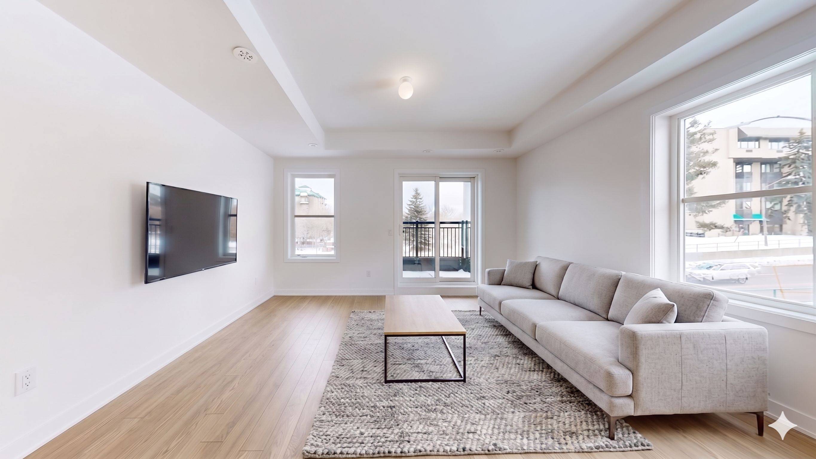 15100 Yonge ST N #216, Aurora, ON L4G 4C8